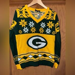 Green Bay Packers Holiday sweater reads size XL
